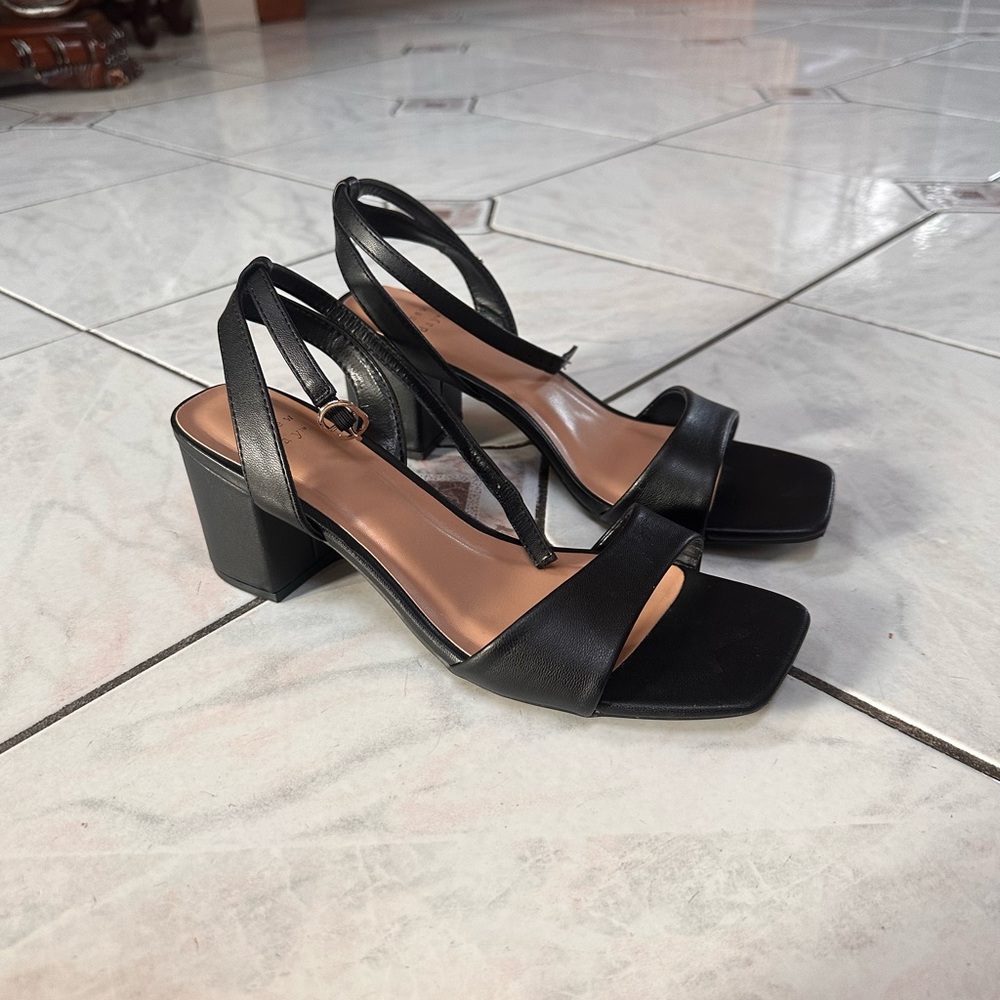 Adorable Summer Heel Size 7 1/2